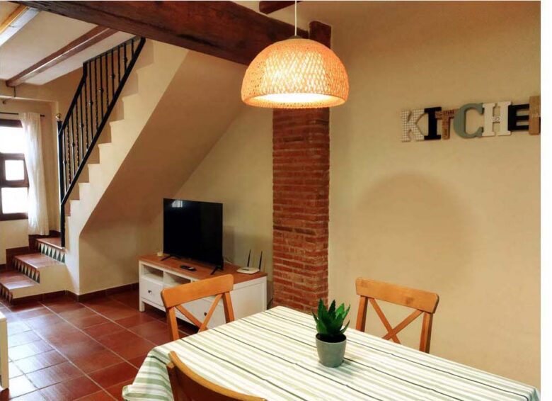 Reservar en Masía de San Juan. Salón casa 5