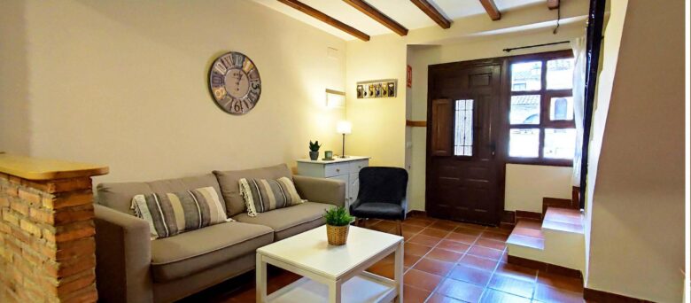 Reservar en Masía de San Juan. Salón casa 5