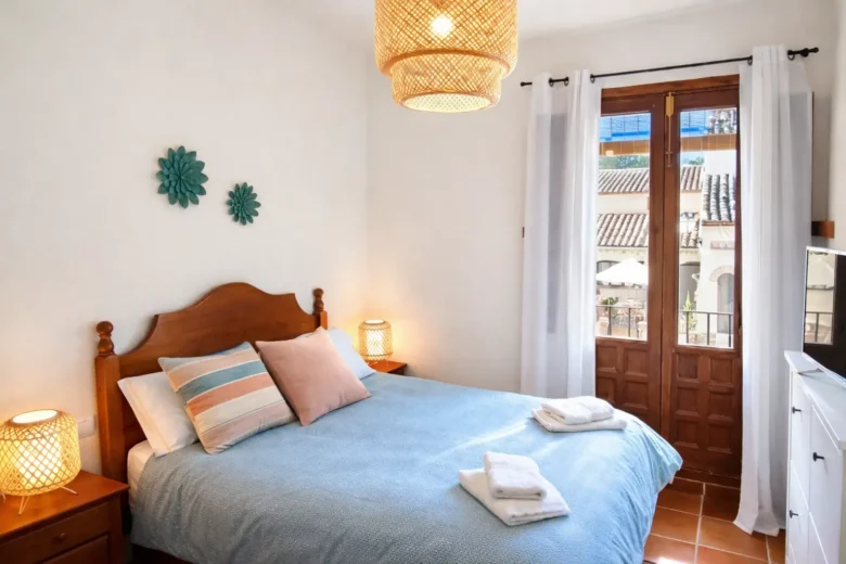 Dormitorio 1 casa 5 Masía de San Juan Casas Rurales con piscina en un Castillo en Altura